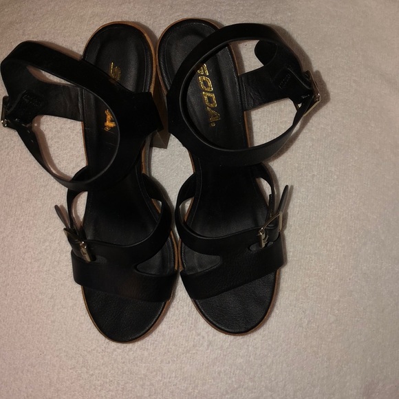 Shoes 👠 - Picture 1 of 5